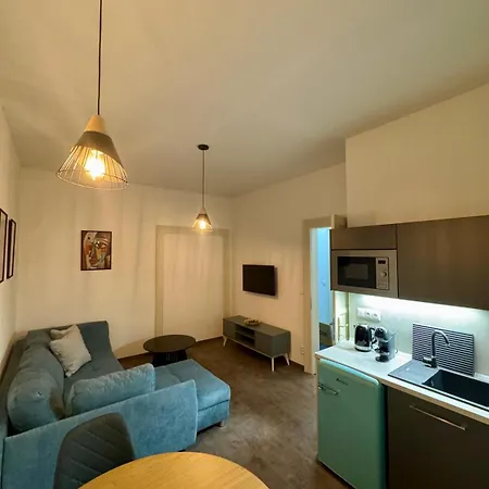 Pearl Bee Deluxe Апартаменты
