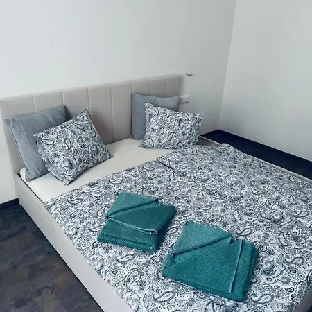 Pearl Bee Deluxe Plzeň