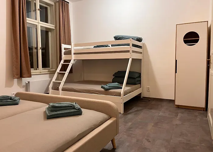 Pearl Bee Deluxe * Plzeň