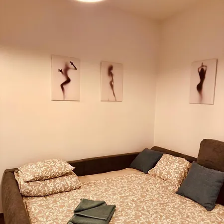 Pearl Bee Deluxe Apartment *