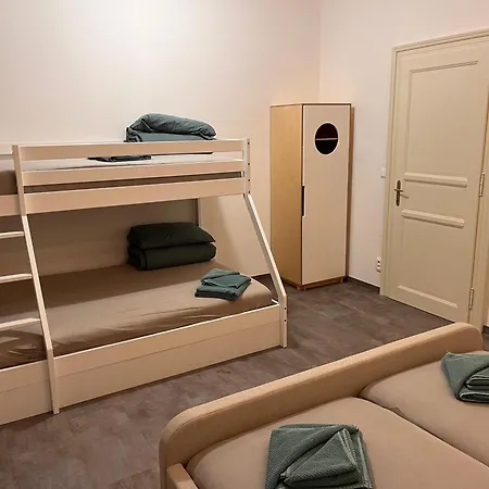 Pearl Bee Deluxe Pilsen